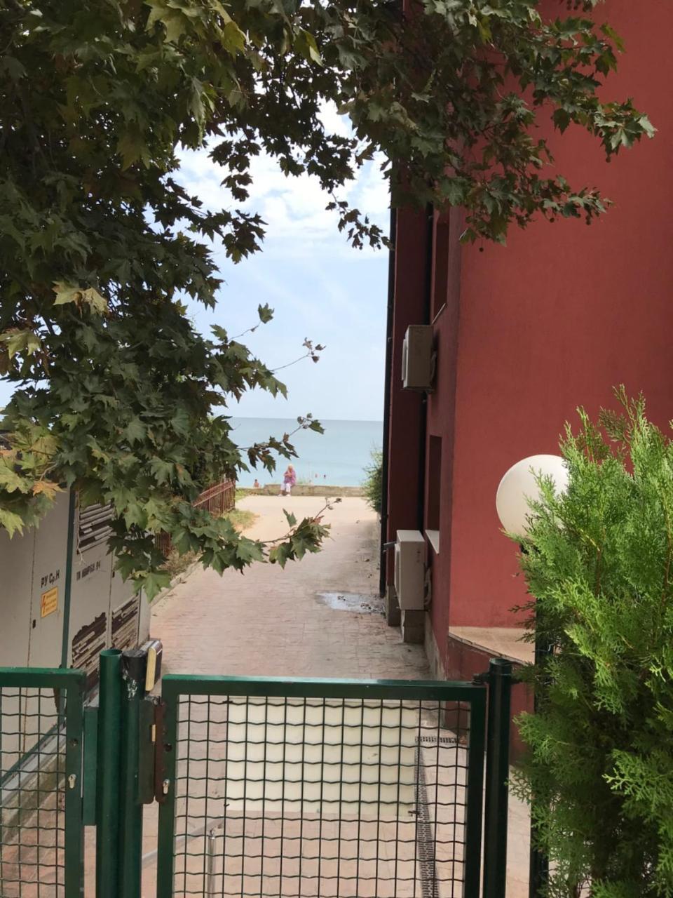 Cozy Apartment By The Sea Ravda Exterior photo